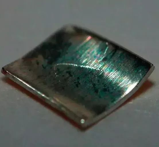 钋:在地壳中的总量极微.