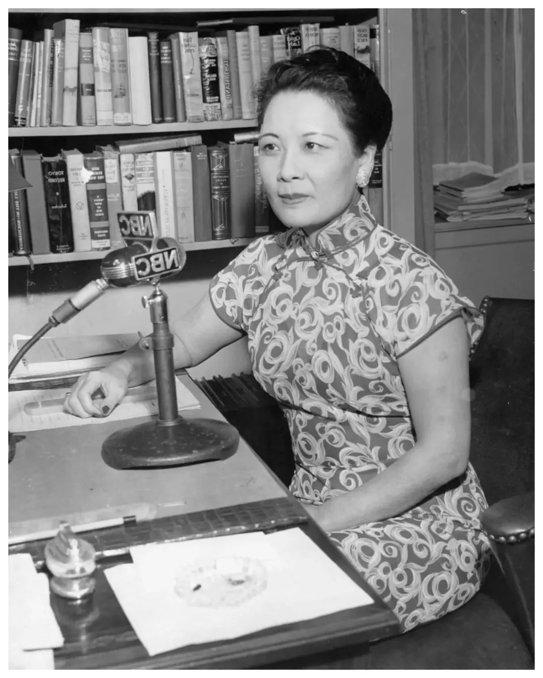 (宋美龄旧照)蒋中正自然投桃报李,不仅升任孔祥熙为工商部长,还选他为