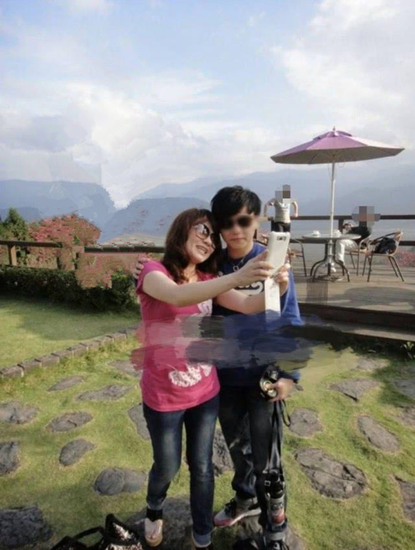 杉菜爸婚变,女星回应在他车上脱光换衣,黄安6年前说他会离婚