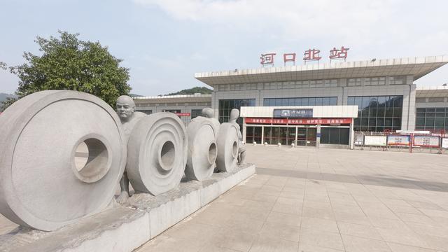 国家级口岸云南河口的火车北站不是一般的荒凉啊