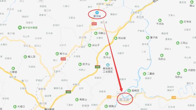 宣漢縣城駐地在東鄉鎮,而宣漢火車站在胡家鎮,位於宣漢縣城北部.