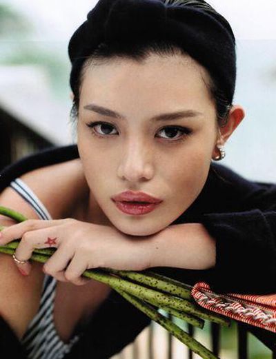 葛荟婕发文暗讽汪峰,用胚胎生了个儿子,爱已成往事何不随风?