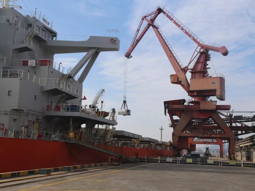 首个复工日海港安全平稳有序