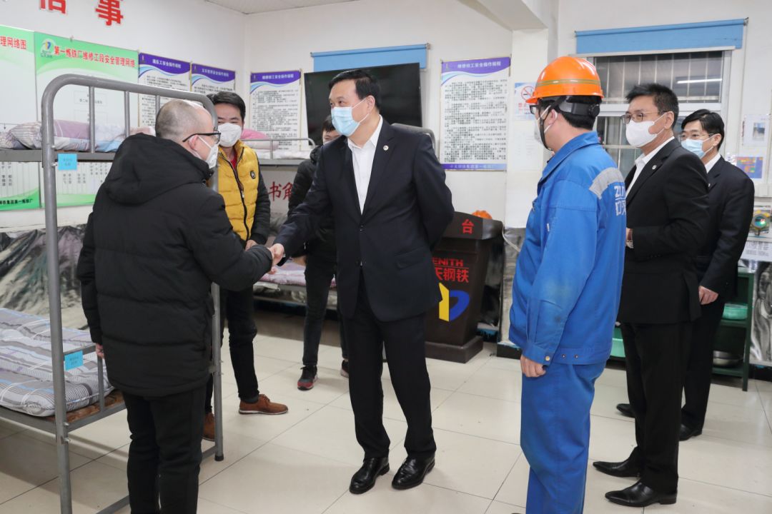 董才平赴一线慰问留宿员工感谢倾力付出全力保障生活