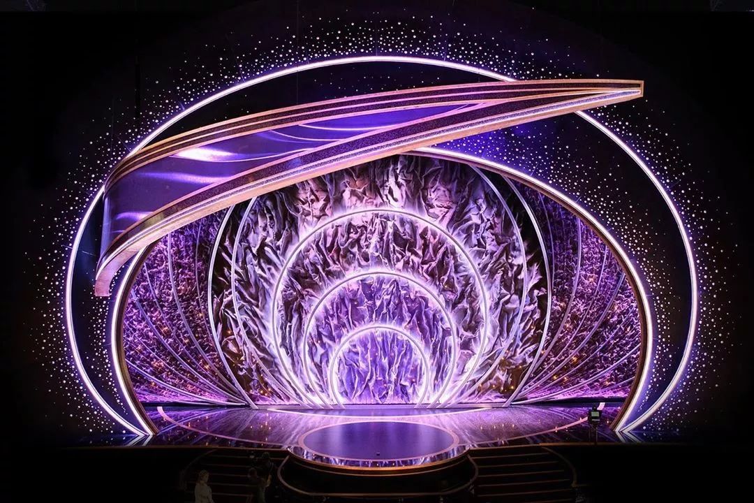 今年奥斯卡舞台的背后竟是这么年轻的布景设计师