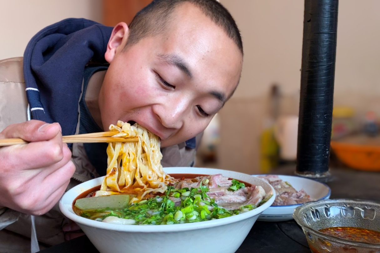 燉一鍋羊肉大冬做羊肉拉麵湯濃肉爛剩下羊肉蘸醬吃真夠味