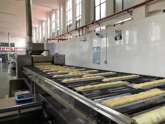 临颍南街村方便面厂等企业相继复工工人加班加点仍然供不应求