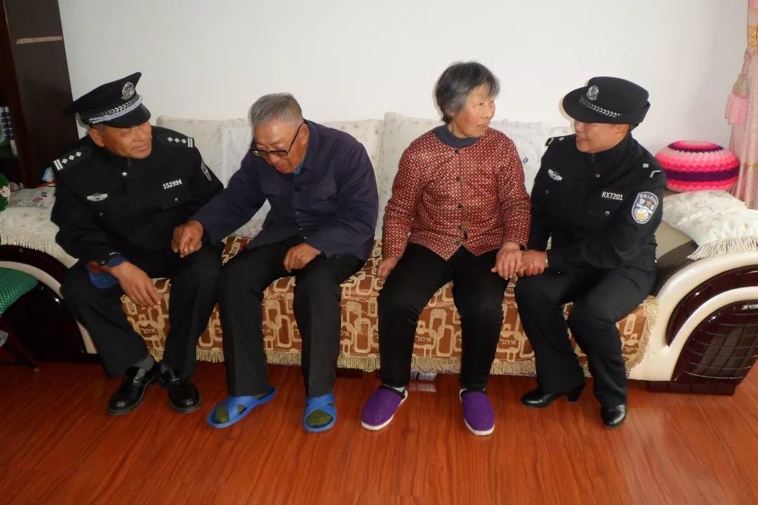 疫情期间,克山农场,克山县发布的公告要求在各个辖区的商业店粘贴