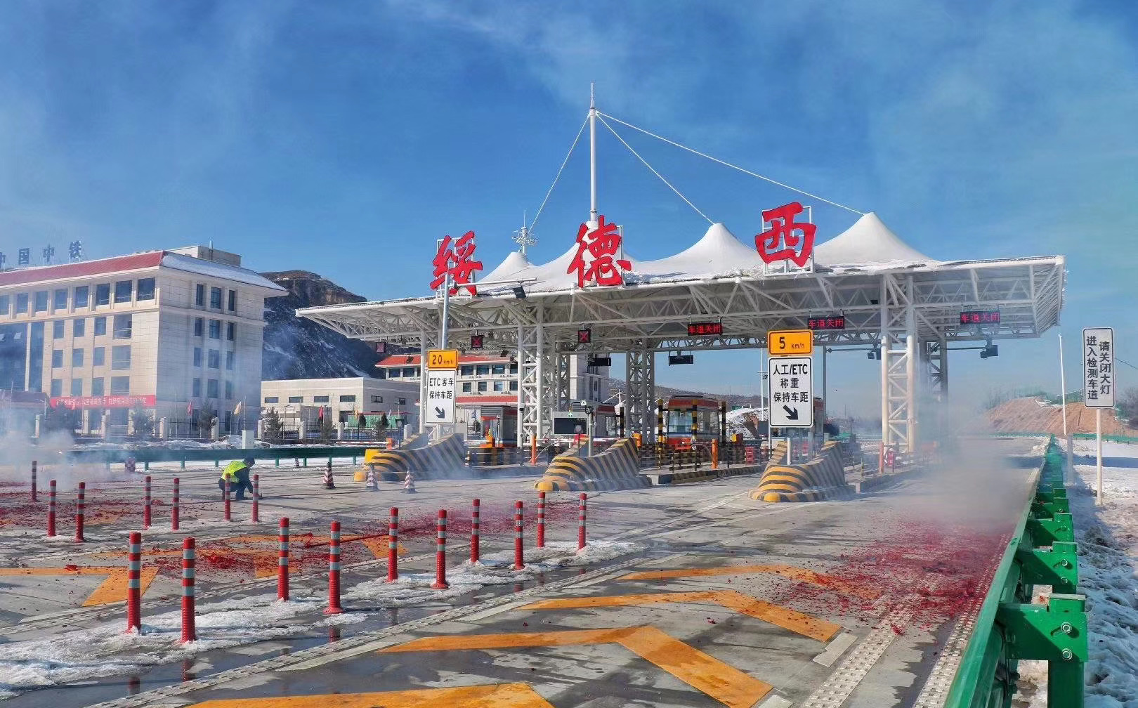 中铁八局电务公司参建绥延高速公路建成通车