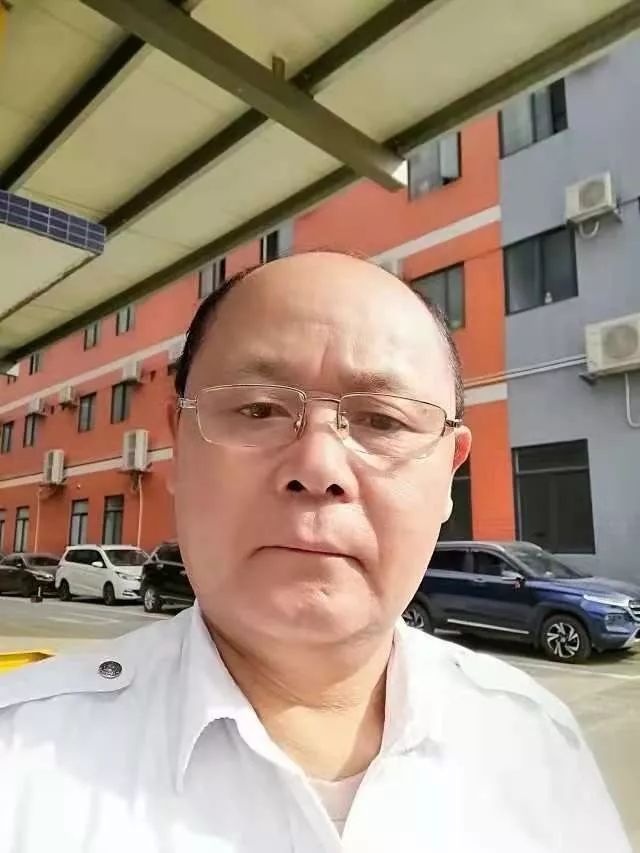 作者简介:南飘之熊,本名,方林,网名,湘巴佬,湖南省临湘市人.