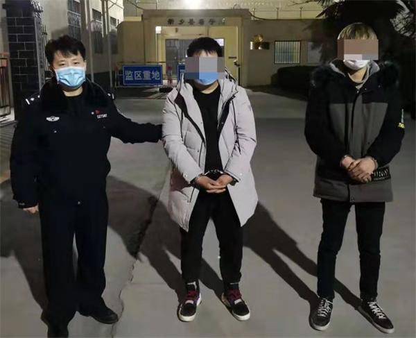 河南新乡:盗窃村级卫生室 被抓诈骗网友买口罩刑拘_七里营镇