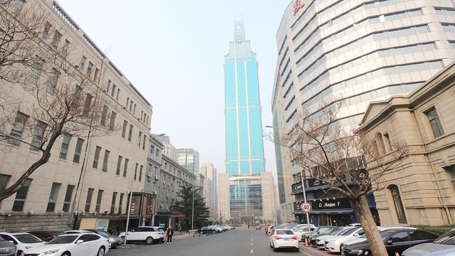 实拍大连世贸大厦楼高260米是大连标志性建筑