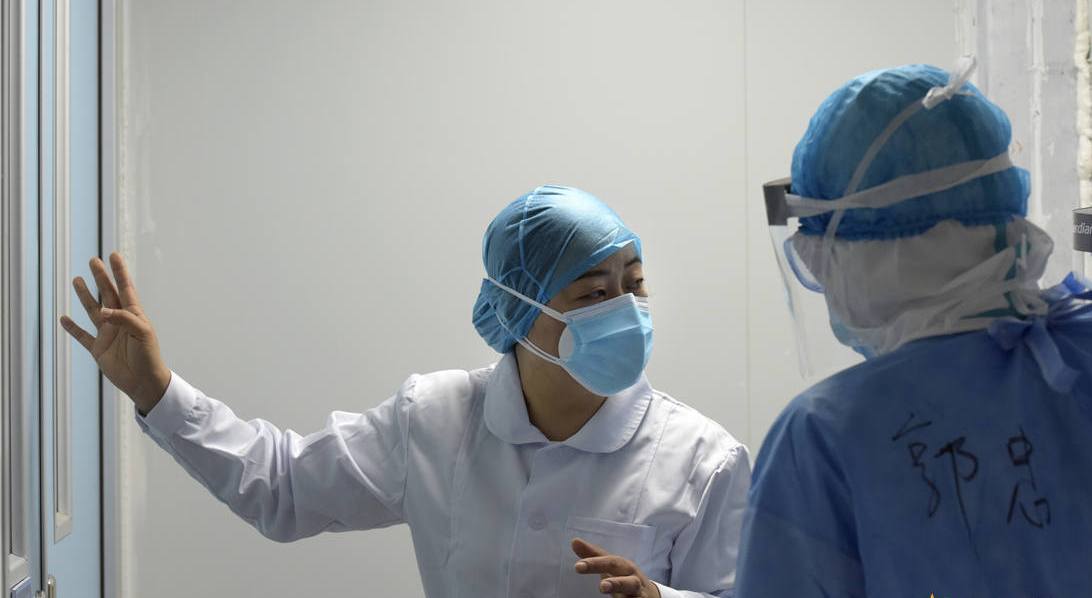 母亲突发疾病去世,火神山护士吴亚玲,向家方向三鞠躬送别母亲