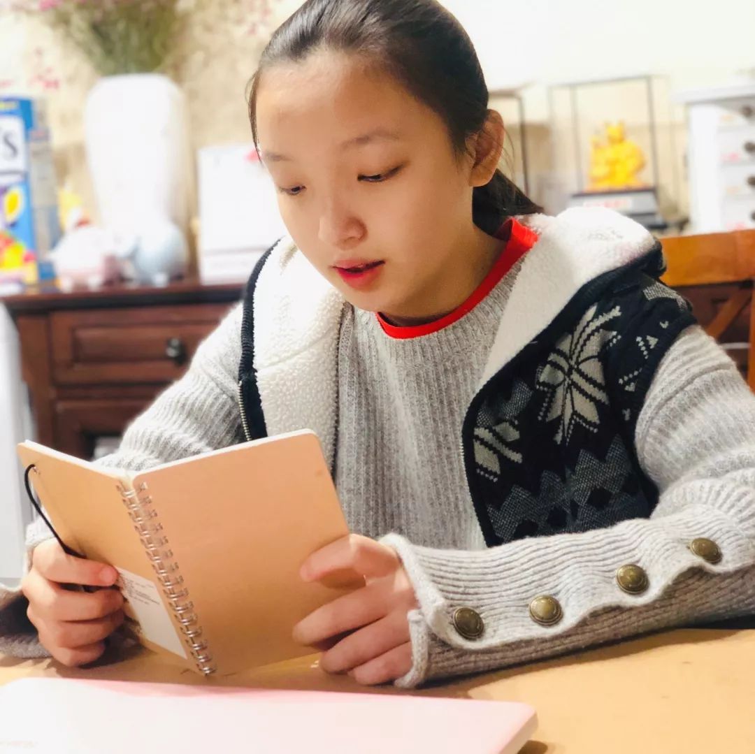 黄若涵——给白衣天使的孩子们武汉小朋友,我想对你说q1下面,我们就来