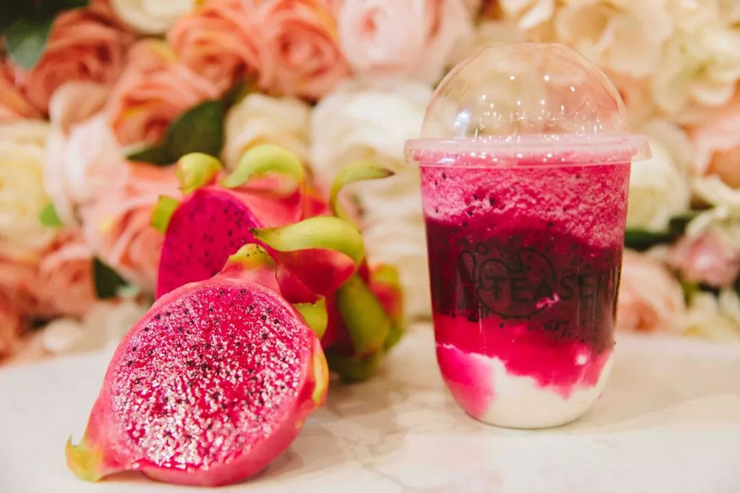 酸奶火龙果搅匀后更好喝!