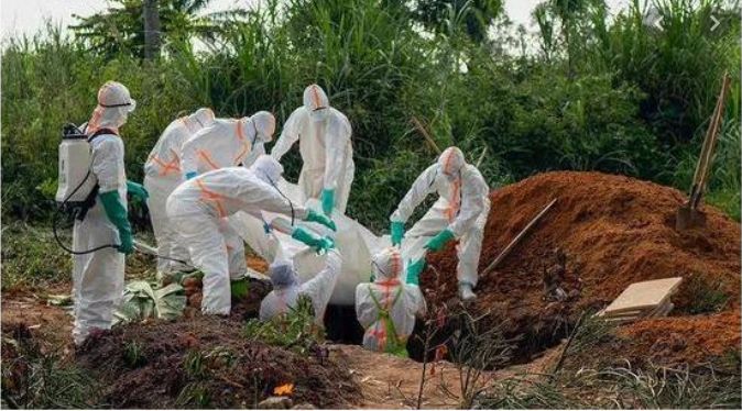 图:埃博拉疫情死者尸体处理这个埃博拉病毒就如同我们在第一场游戏中
