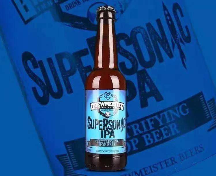 2拉格lager这一款是使用了当地的软水,苏格兰的麦芽和萨兹的酒花酿制