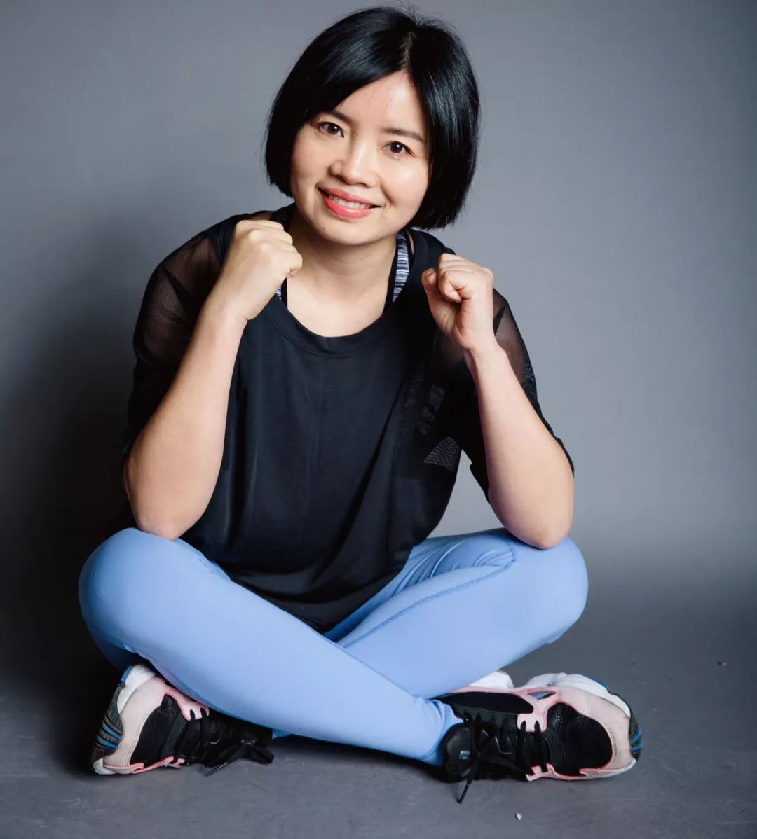 主持人贺晓春对话教练杨蕾小蛮腰打造计划从事健身行业多年,授课5000