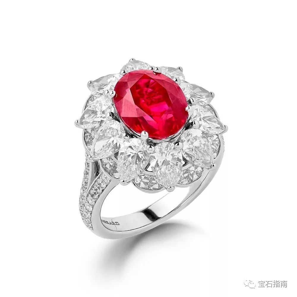 文字记述等形式回顾其为英国王室创作的经典作品,例如玛丽王后(queen