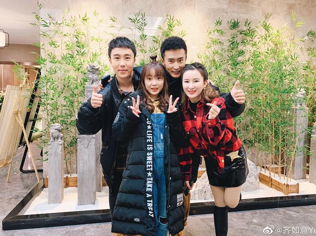 小花如今颜值爆表,长大后衣品一言难尽,自拍开10级美颜_齐如意