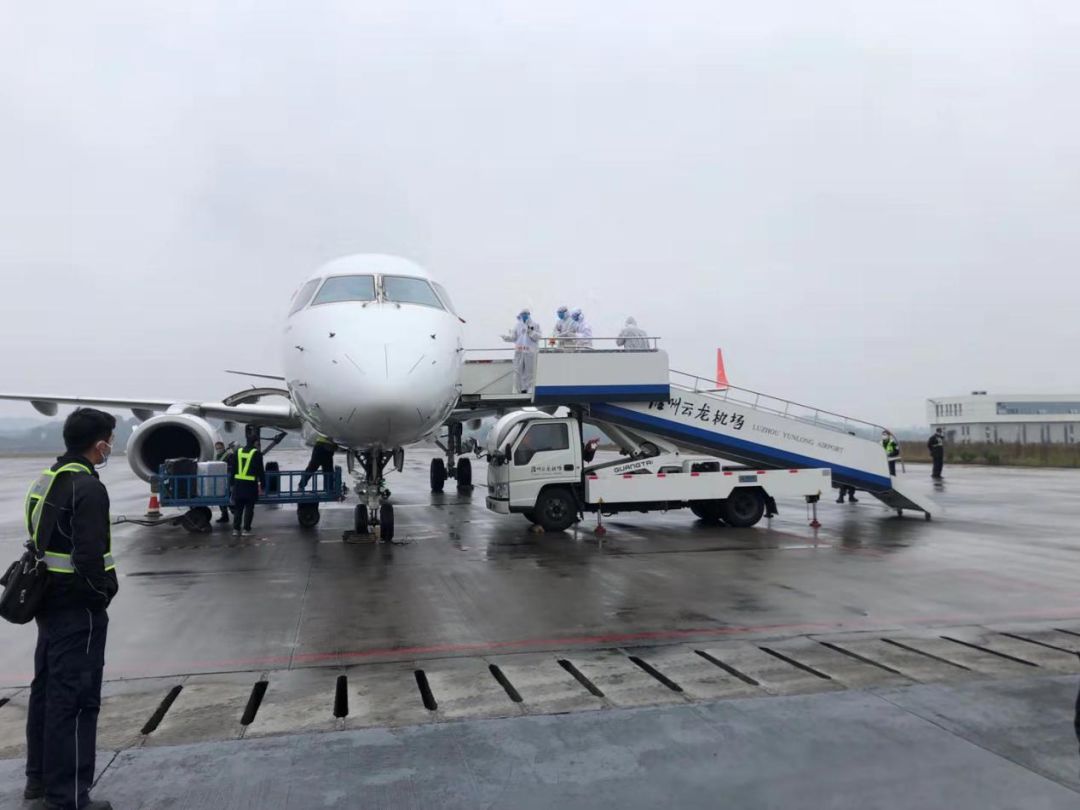 保持定力战疫情|泸州机务在一线!_飞机