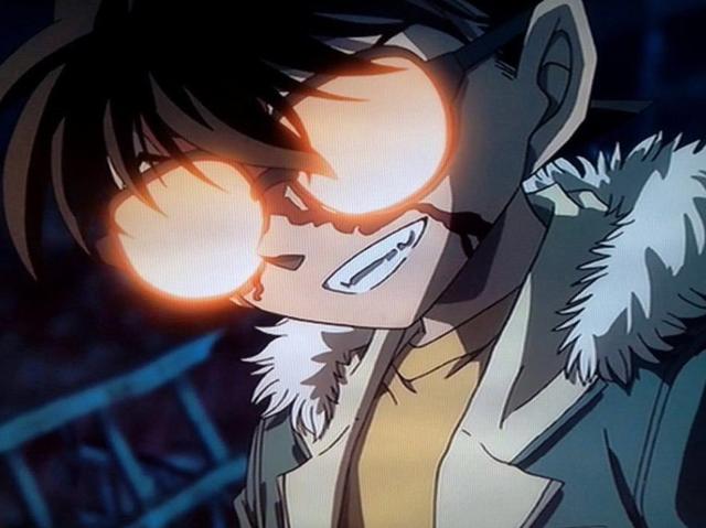 一些灵感,创作了续集,比如下面这幅作品,柯南中枪之后满脸狞笑的表示