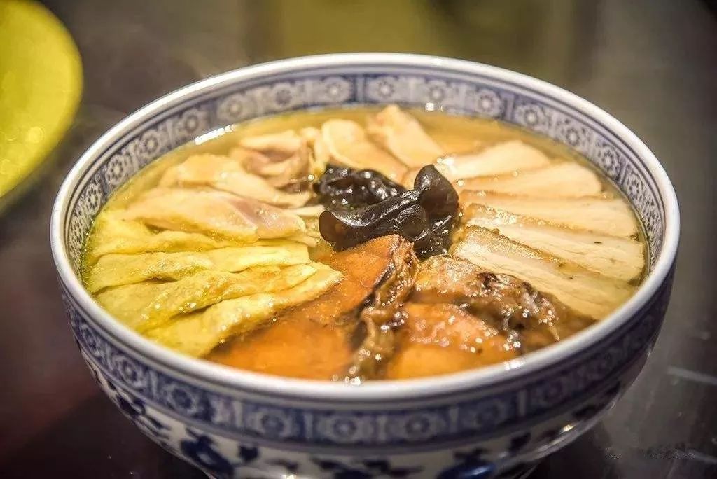 蒸菜做法不难,难得是准备食材,没有爆鱼走油肉,可以用其他食材代替,最