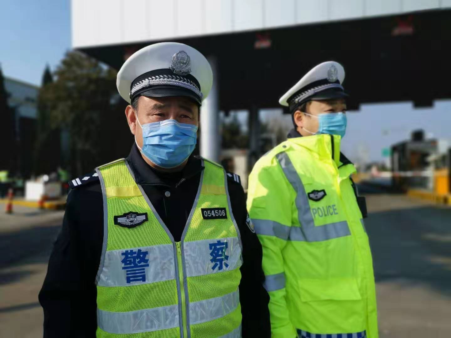 疫情在,高速交警永远在前.