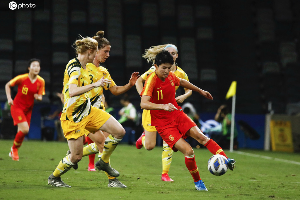 高清:奥预赛女足1-1澳大利亚 唐佳丽破门全队庆祝