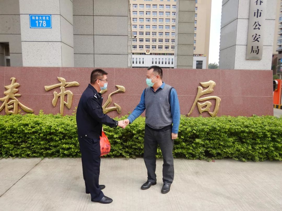 阳春热心市民及商家送爱心助力公安战疫