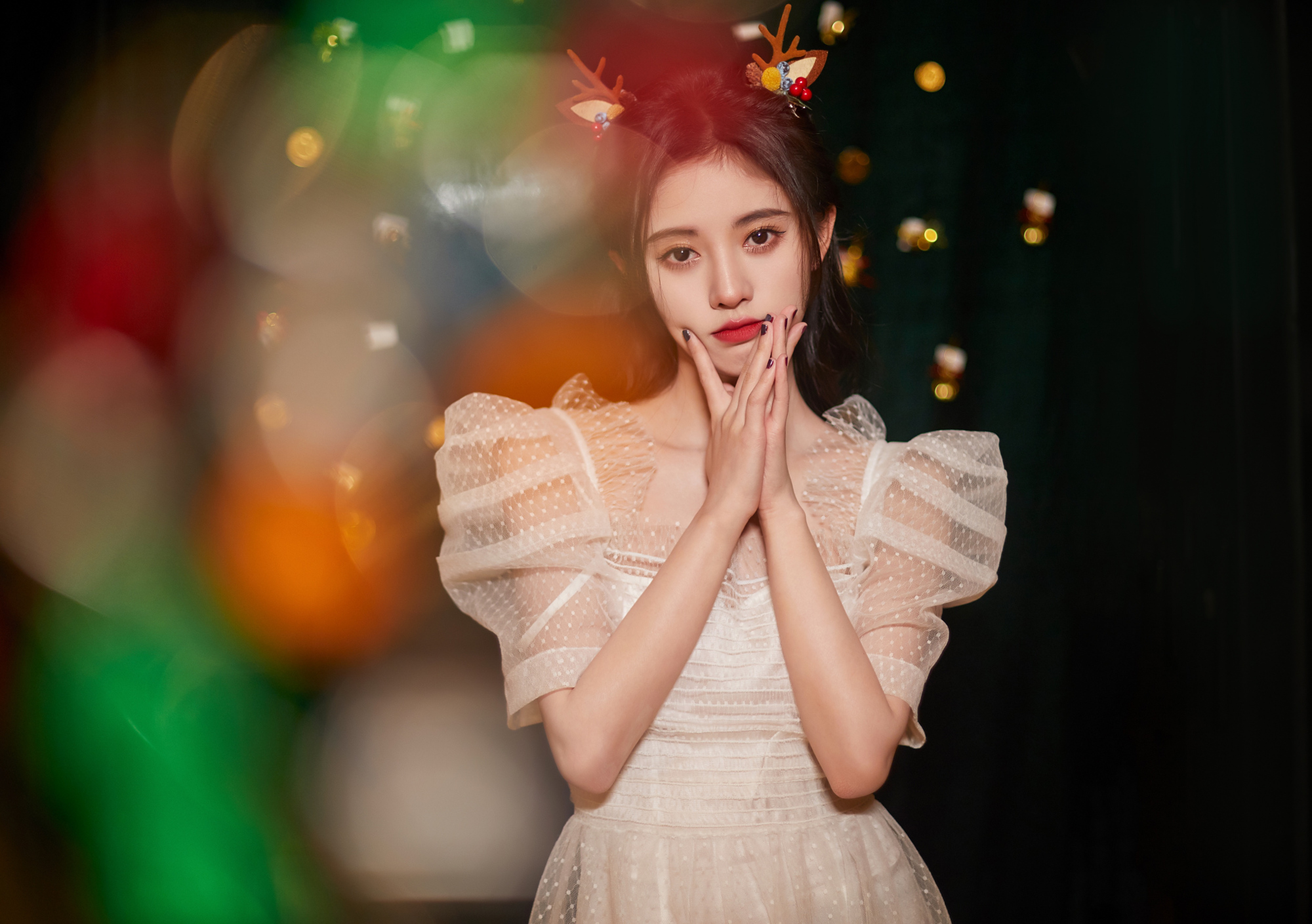 159cm鞠婧祎和166cm吴宣仪都戴麋鹿发箍卖萌圣诞造型有点甜