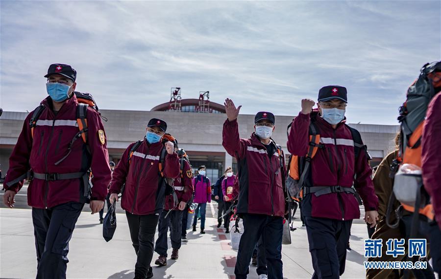 云南省对口支援湖北咸宁医疗队出征