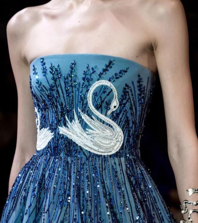高定刺绣礼服,黑色的显气质,蓝色的沉稳大方,最爱白色那套