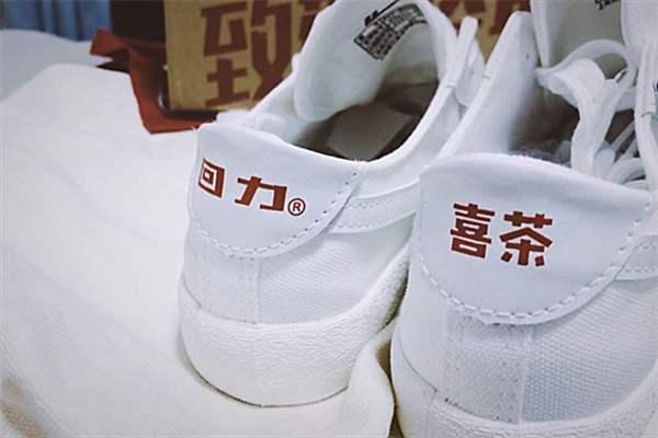 回力不认输联名喜茶设计的奶茶鞋太对得起国货之光啦