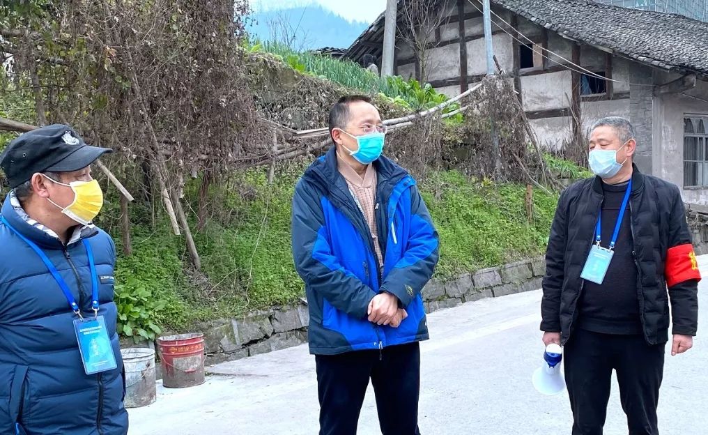 莫怀学看望慰问抗疫一线党员干部调研指导疫情防控组织保障服务工作