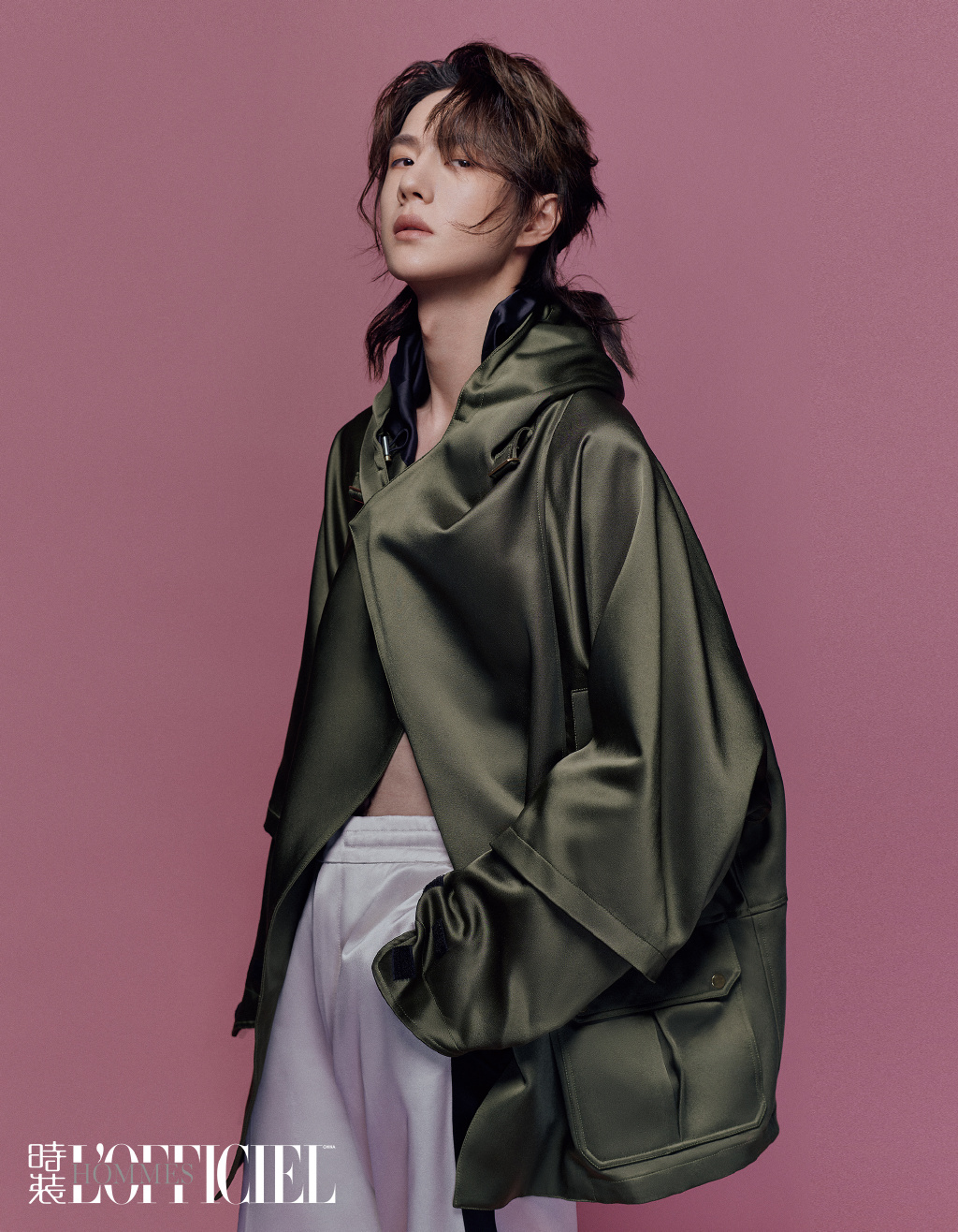 褪去万千光芒展现真实态度王一博时装男士三月刊内页公开