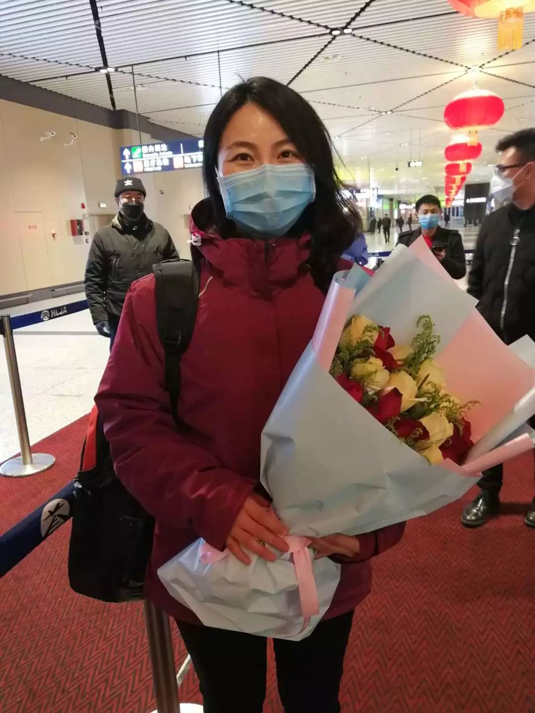 她主动请缨支援武汉他毅然坚持驻守一线奋战在湖北龙江防疫防火前沿的