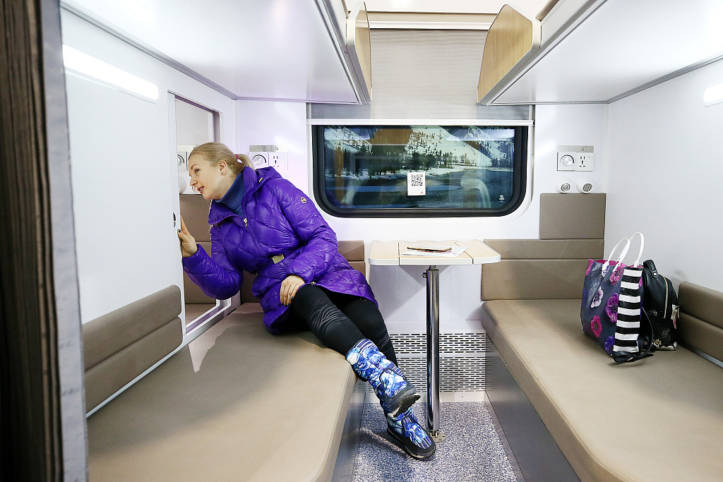 俄罗斯铁路公司下属公司推出新款卧铺车厢设计人性化