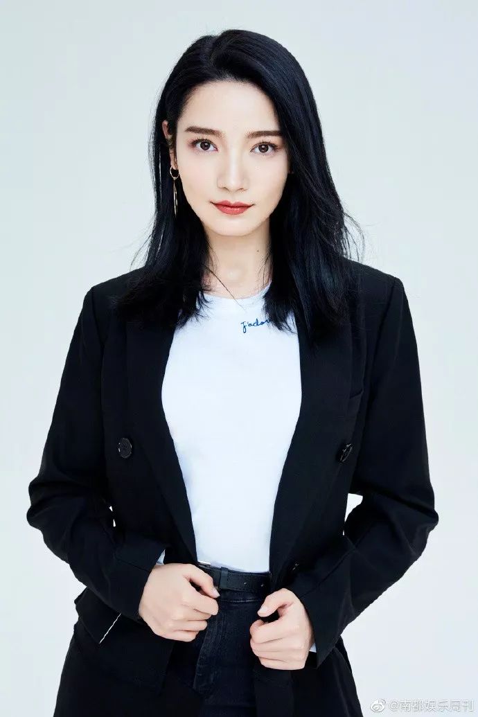 樊治欣为#南都娱乐明星声援抗疫义卖特刊#发来亲笔寄语,送上真挚的