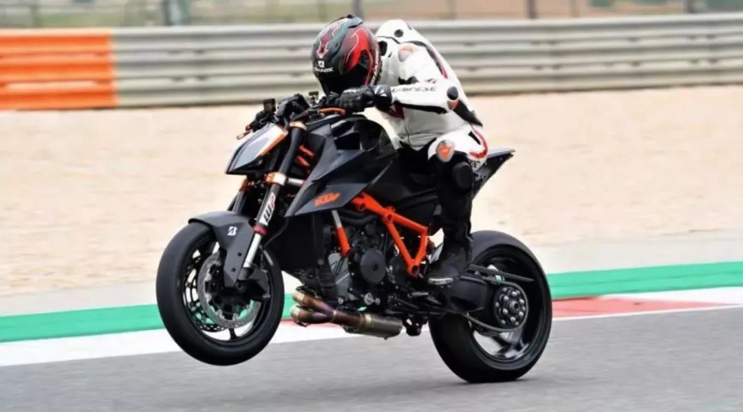 外媒試駕新款ktm 1290sdr,完全就是去掉車殼的