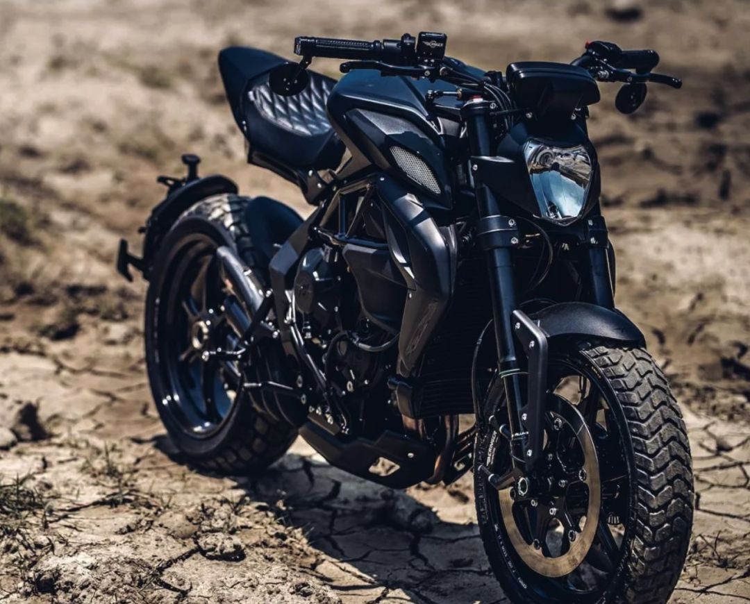 奥古斯塔800rr街车纯黑改装案例有一点scrambler的味道