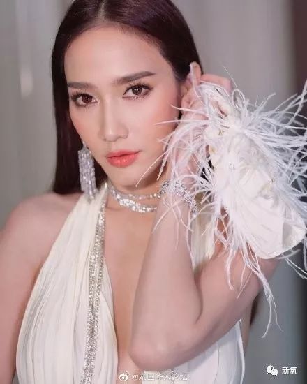 是她42岁和20年前长得没差别!_aump