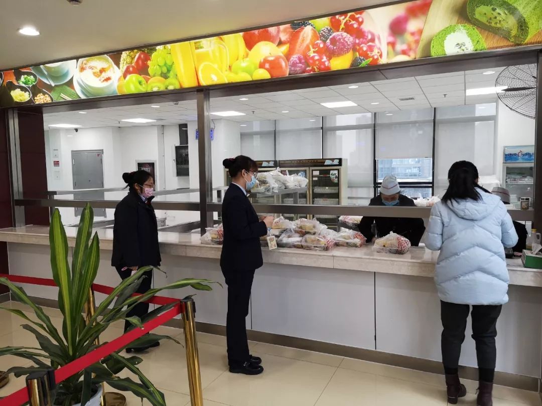 邮储银行徐州市分行:错峰分餐,食堂秒变"考场"