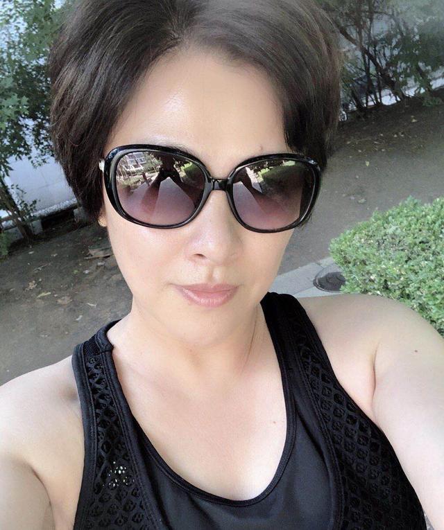 46岁苏瑾美貌引热议曾靠永不瞑目走红为爱息影今风光不再