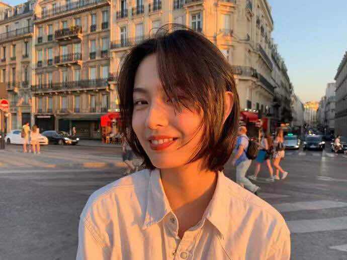 "本来喜欢宋威龙,去搜了搜他女朋友,爱上赵佳丽,太太太好看