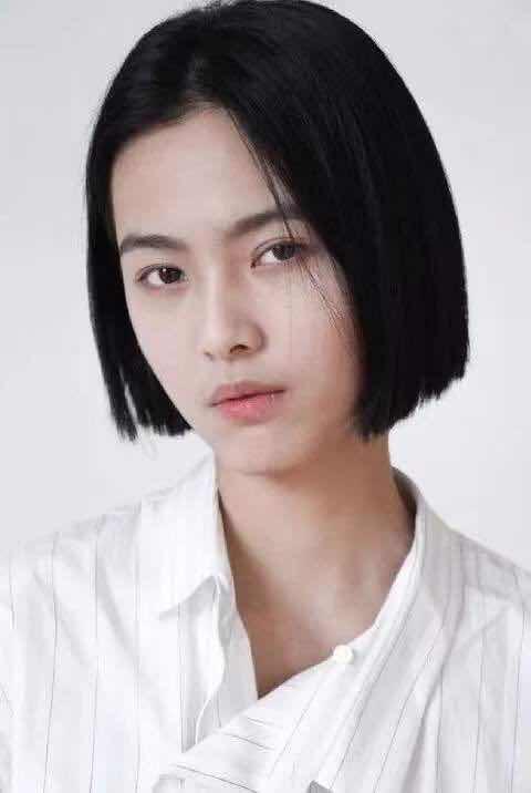 00后国际超模,宋威龙绯闻女友,厌世脸少女赵佳丽了解一下?
