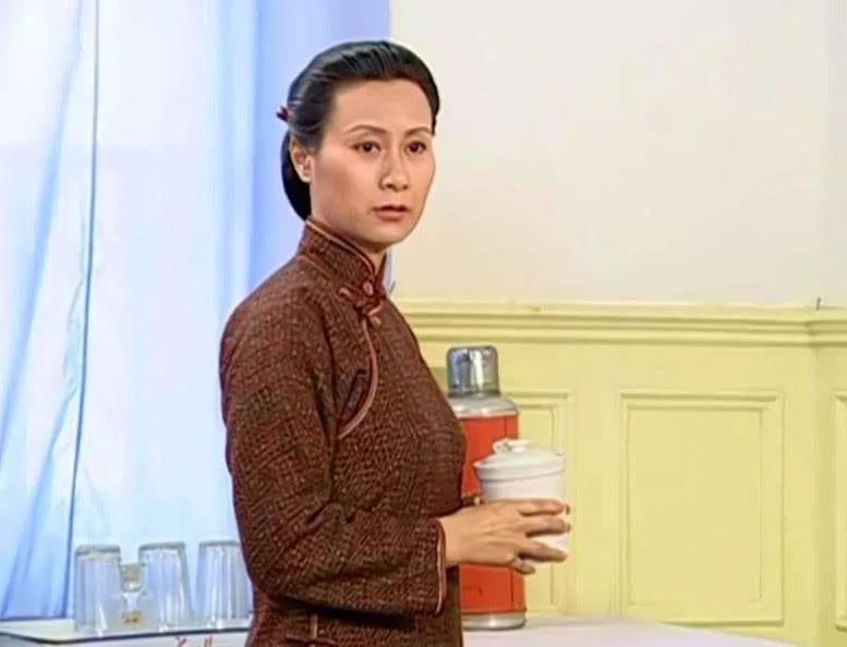 在影视剧《情深深雨濛濛》中,谢润与徐幸饰演的傅文佩,出生于书香世家