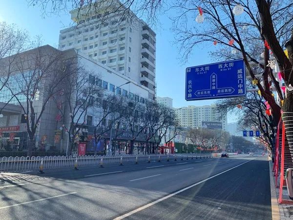 ▼英雄中路▼安静的校园▼长子门昔日繁华的长治很快就会再现黑夜后的