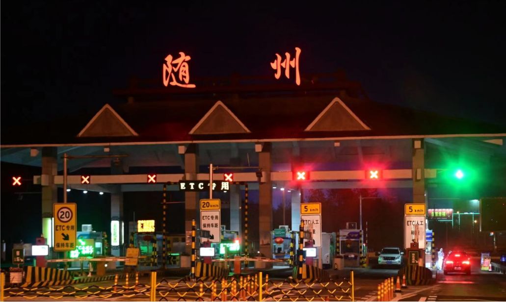 寻乌白衣战士昨晚抵达湖北随州发来现场报道