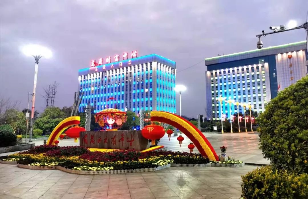 细细欣赏大龙的每一处风景看夕阳慢慢侵染龙城的天空一起去找寻